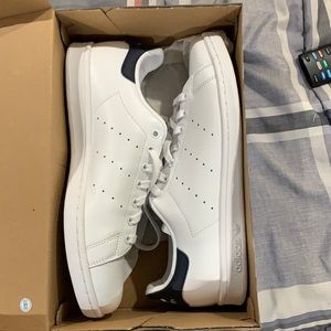 Tag still on. Adidas Stan smith shoes. Men’s originals size 10